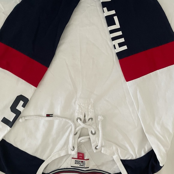 Tommy Hilfiger white v neck long sleeve - Picture 2 of 3